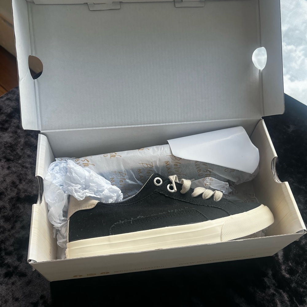 Women's Black Canvas Sneakers